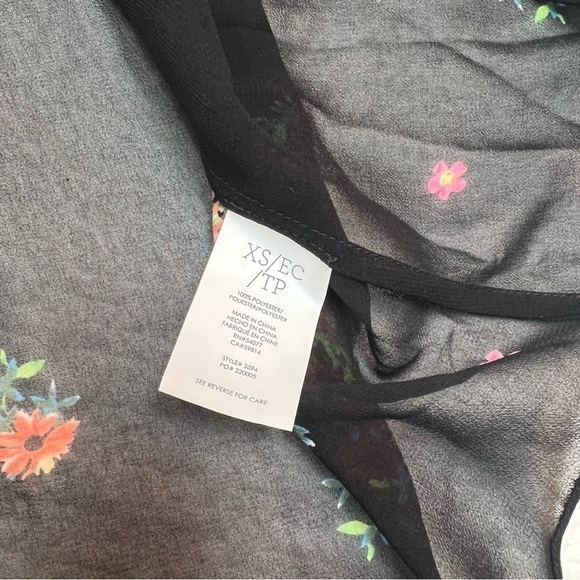 𝅺cabi Blooming Blouse Style 3594 Black Floral Size XS - Picture 9 of 12